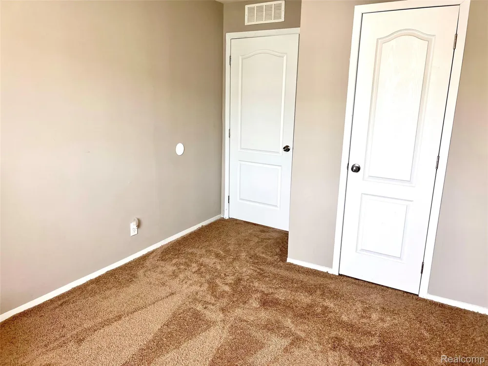 17096 Detroiter Ave Springfield Charter Township, MI 48350