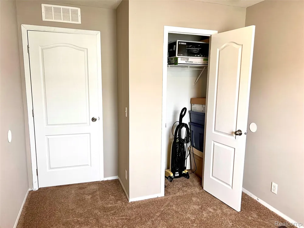 17096 Detroiter Ave Springfield Charter Township, MI 48350