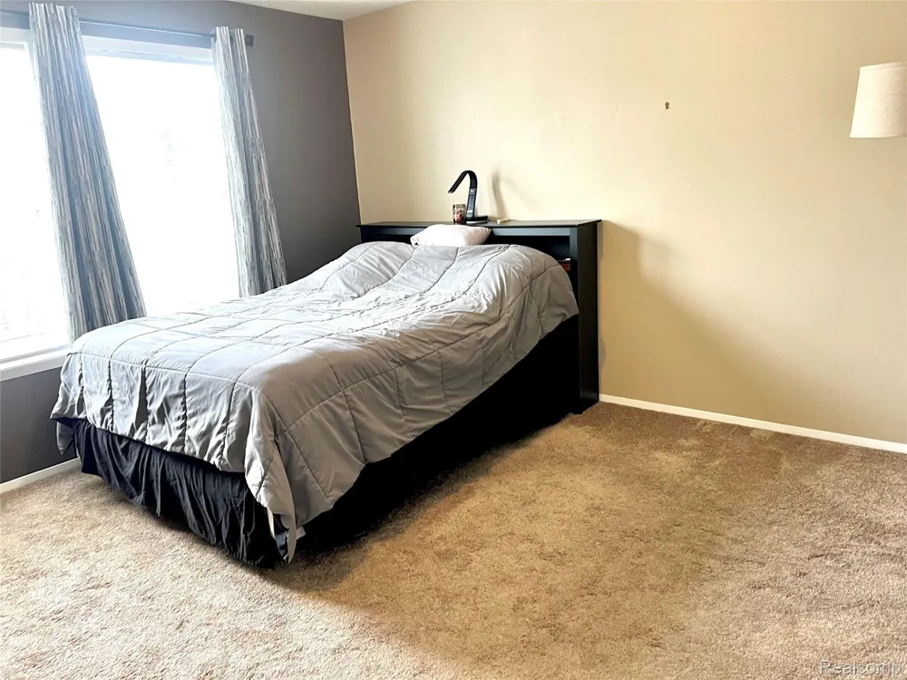 17096 Detroiter Ave Springfield Charter Township, MI 48350