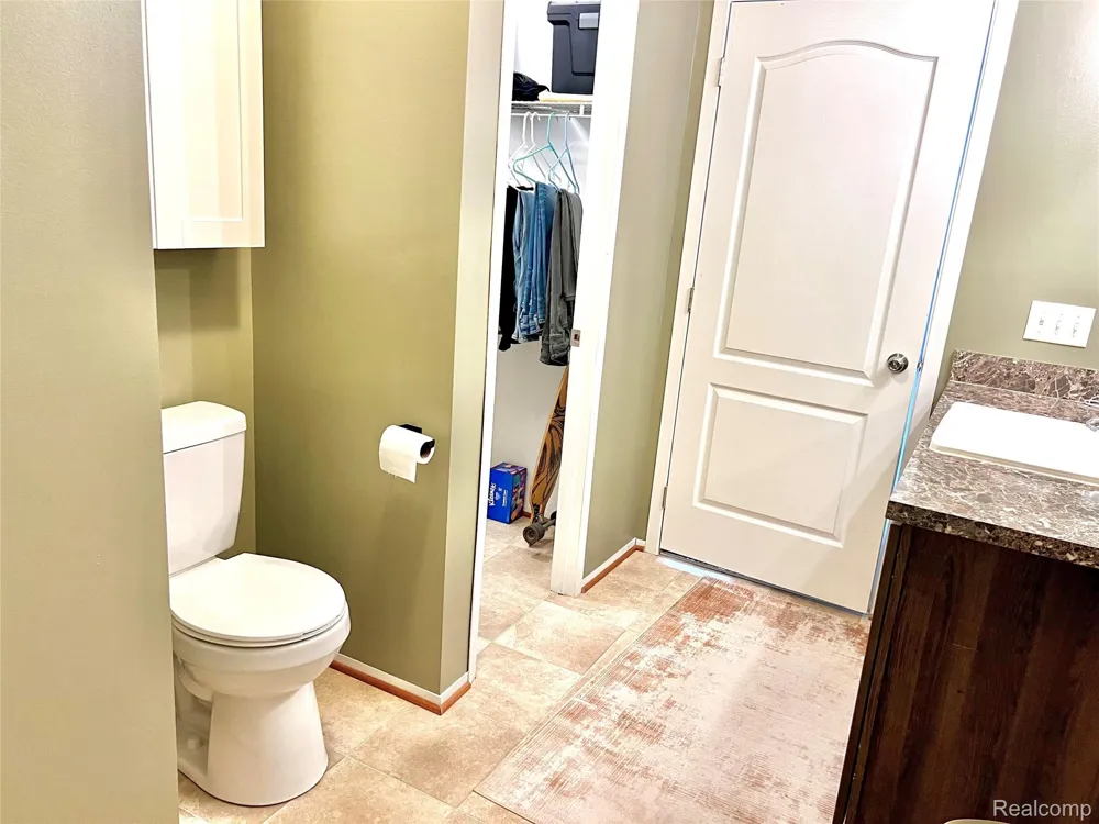 17096 Detroiter Ave Springfield Charter Township, MI 48350