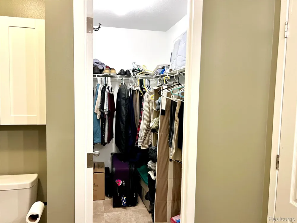 17096 Detroiter Ave Springfield Charter Township, MI 48350