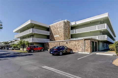 4890 BAY STREET NE #323