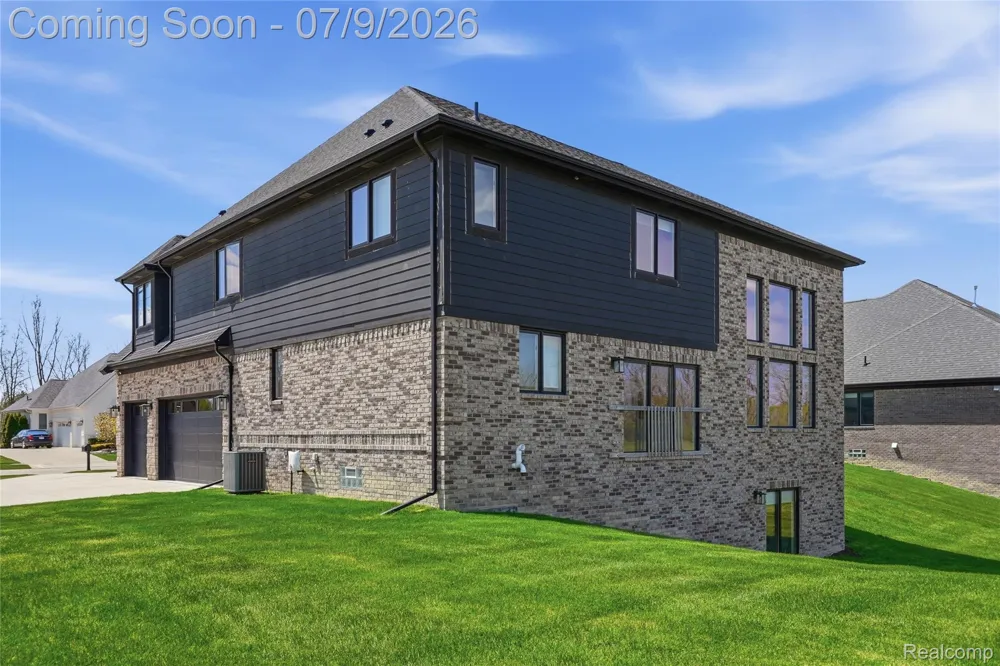 11963 Forest Brook Drive Washington Township, MI 48094
