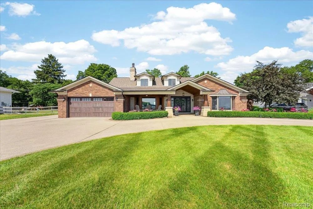 23750 E River Road Grosse Ile Township, MI 48138