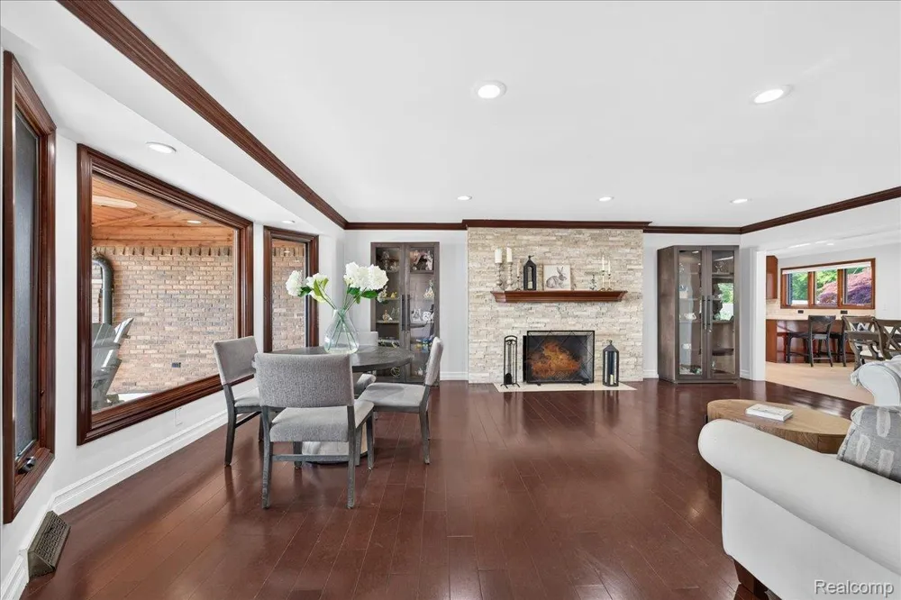 23750 E River Road Grosse Ile Township, MI 48138