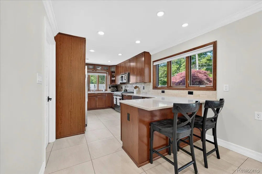 23750 E River Road Grosse Ile Township, MI 48138