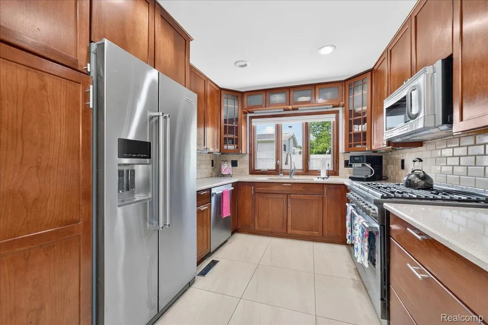 23750 E River Road Grosse Ile Township, MI 48138