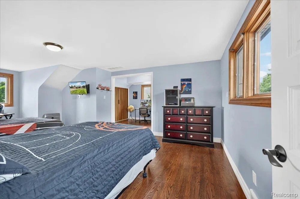 23750 E River Road Grosse Ile Township, MI 48138