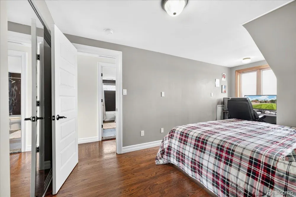 23750 E River Road Grosse Ile Township, MI 48138