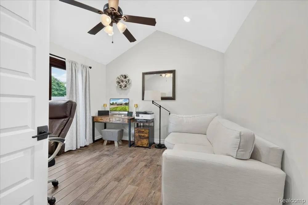 23750 E River Road Grosse Ile Township, MI 48138