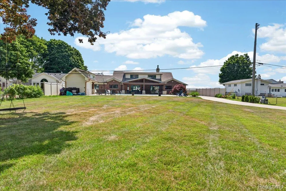 23750 E River Road Grosse Ile Township, MI 48138