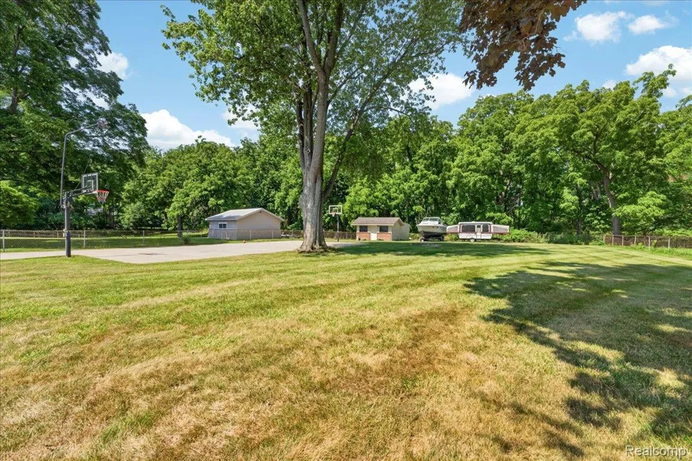 23750 E River Road Grosse Ile Township, MI 48138