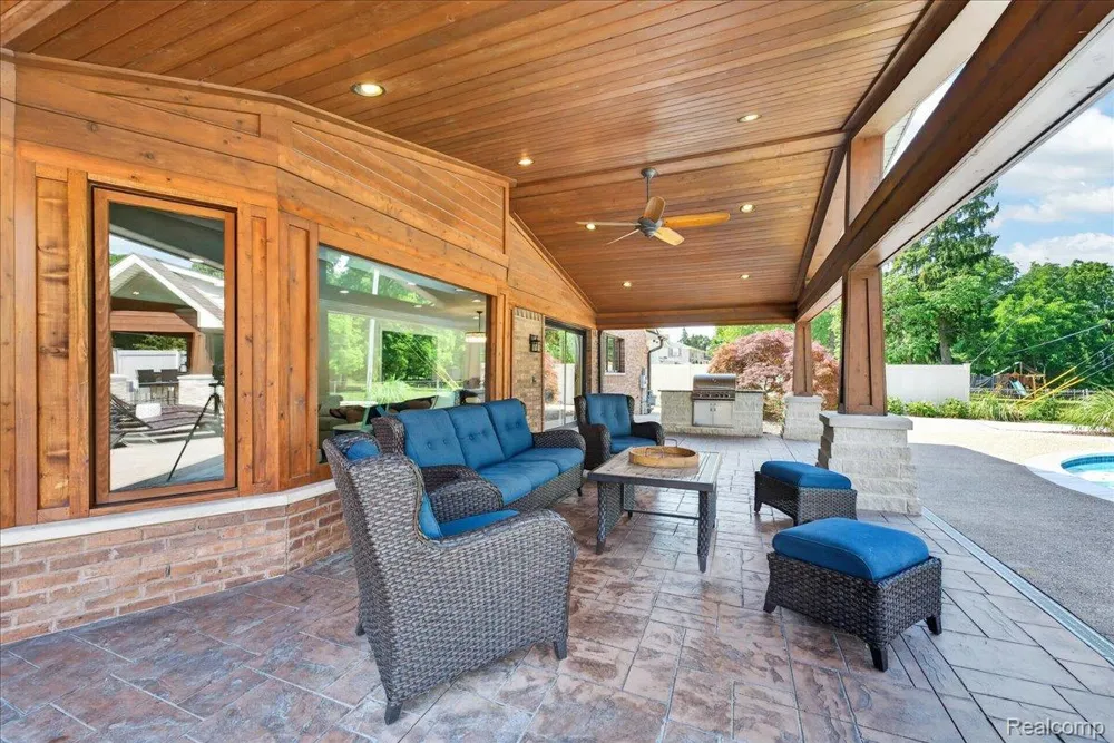 23750 E River Road Grosse Ile Township, MI 48138