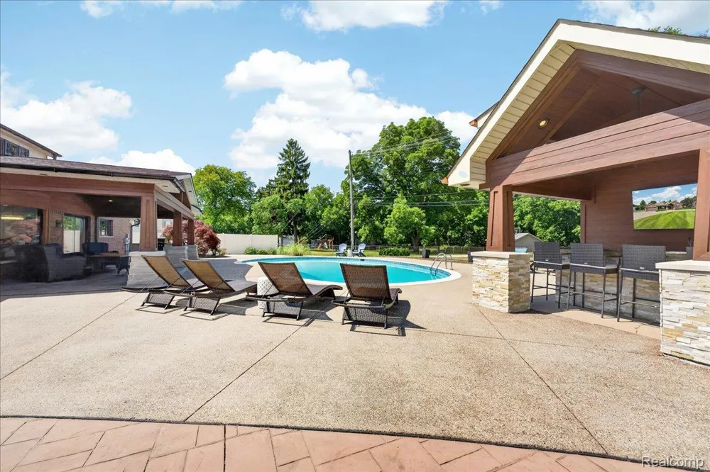 23750 E River Road Grosse Ile Township, MI 48138