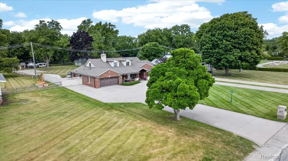 23750 E River Road Grosse Ile Township, MI 48138