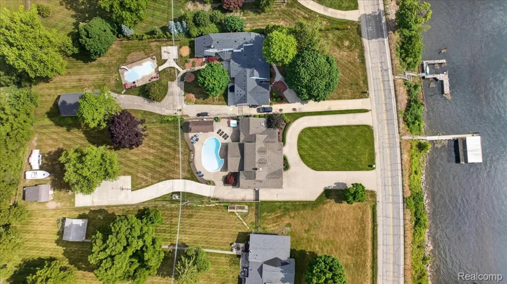23750 E River Road Grosse Ile Township, MI 48138