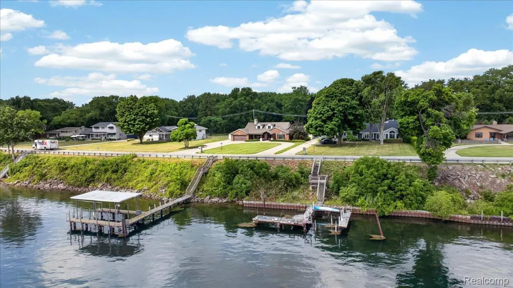23750 E River Road Grosse Ile Township, MI 48138