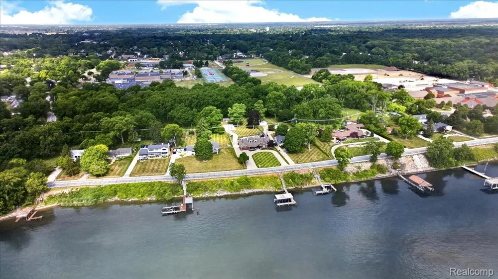 23750 E River Road Grosse Ile Township, MI 48138