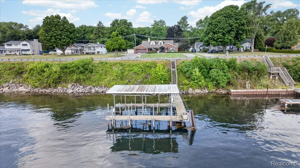 23750 E River Road Grosse Ile Township, MI 48138
