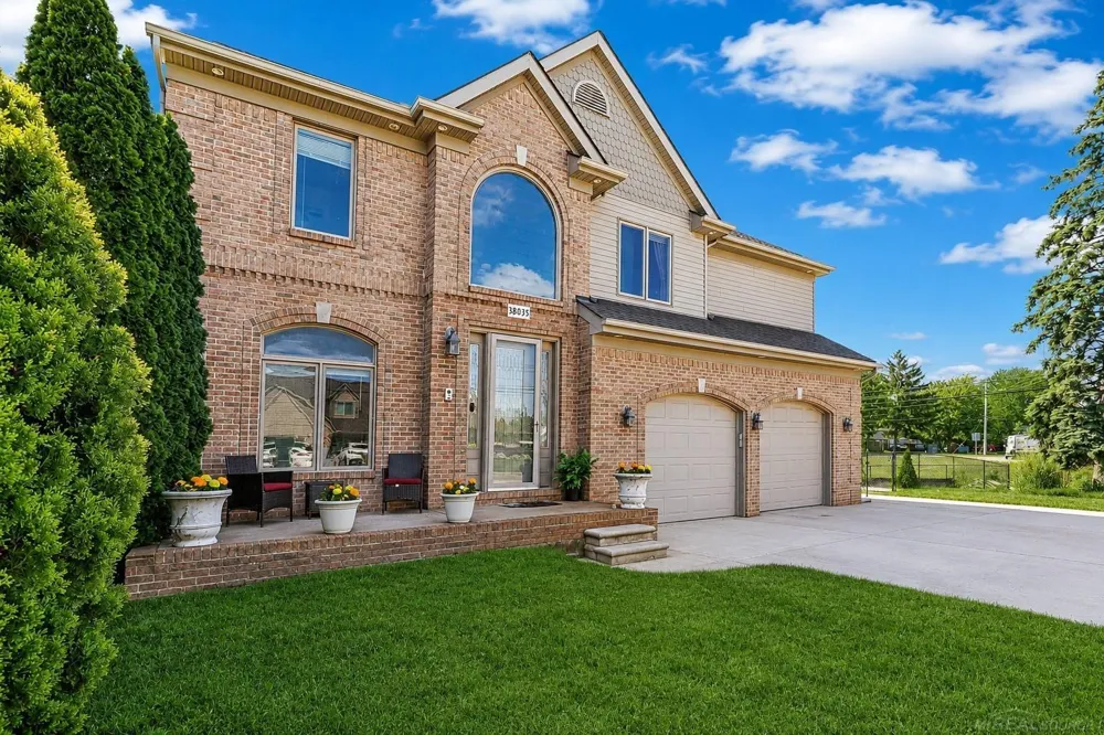38035 Pointe Rosa Street Harrison Charter Township, MI 48045