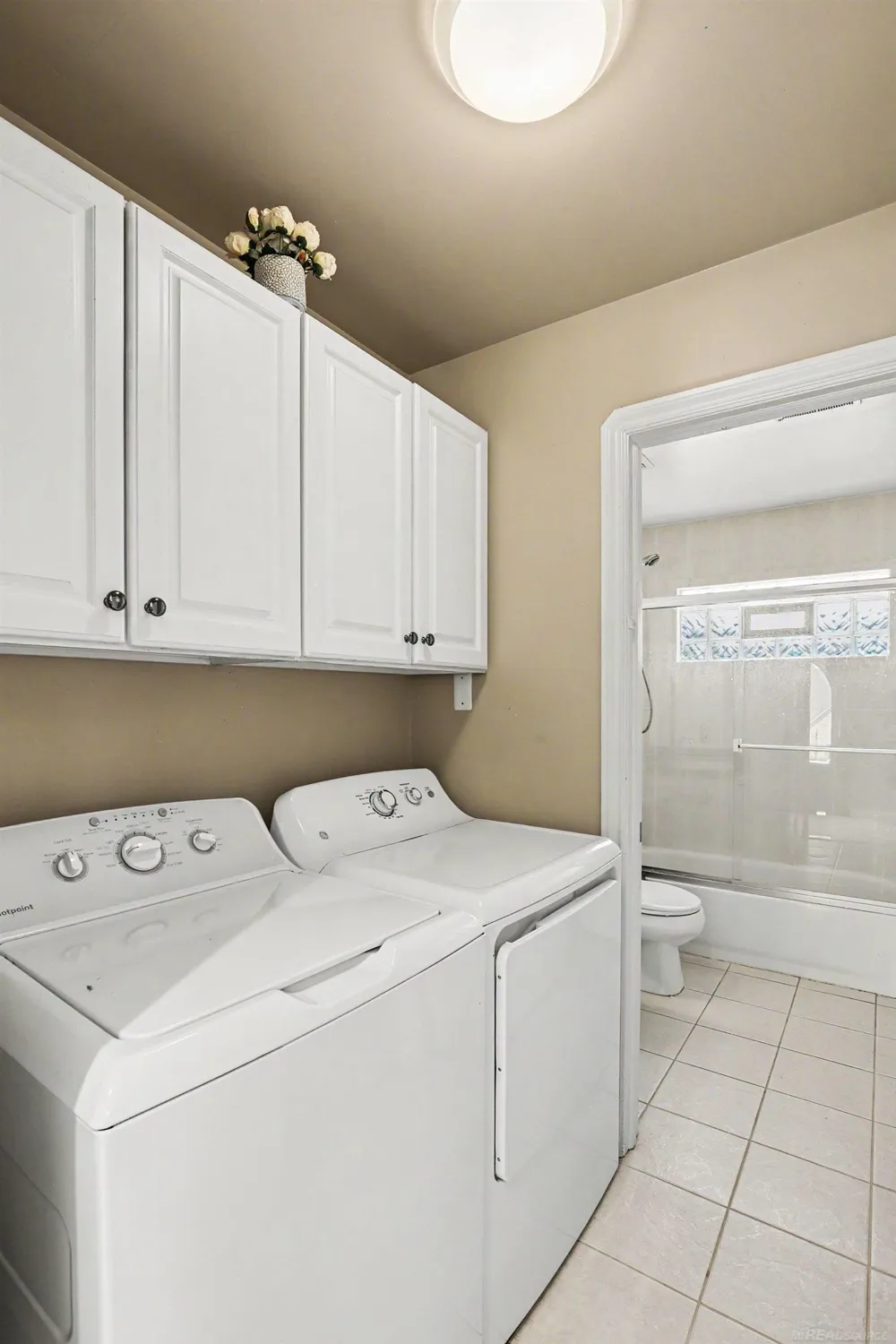 38035 Pointe Rosa Street Harrison Charter Township, MI 48045
