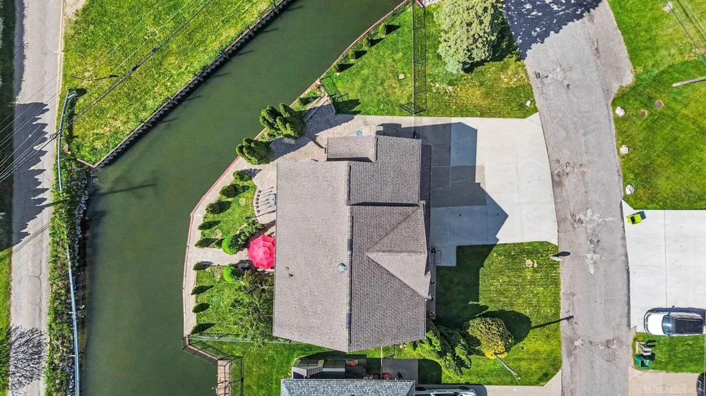 38035 Pointe Rosa Street Harrison Charter Township, MI 48045