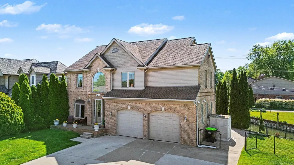 38035 Pointe Rosa Street Harrison Charter Township, MI 48045
