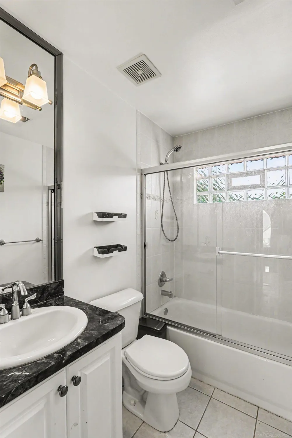 38035 Pointe Rosa Street Harrison Charter Township, MI 48045