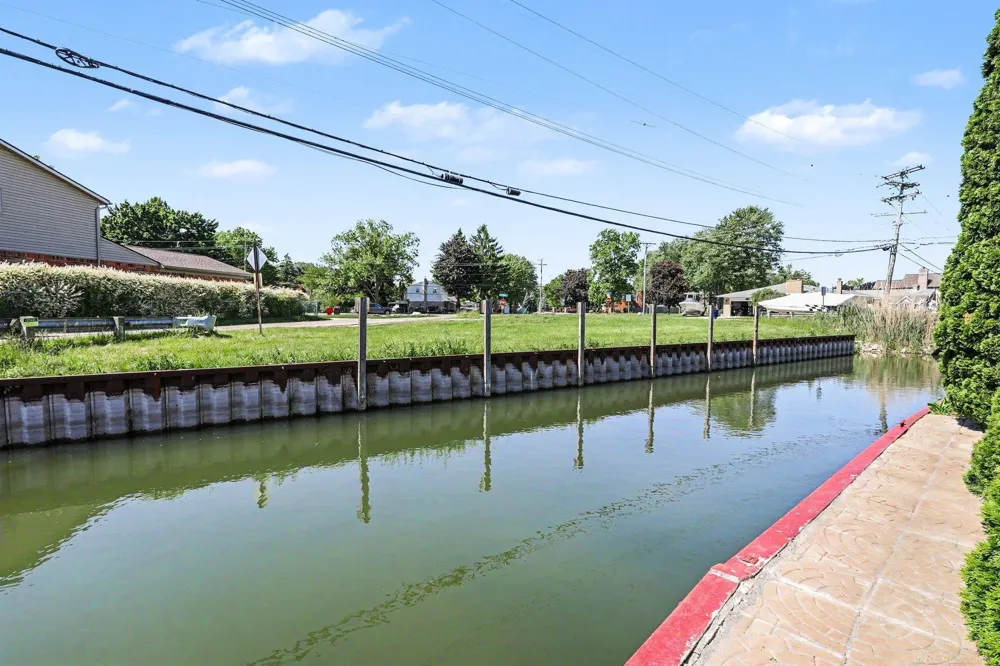 38035 Pointe Rosa Street Harrison Charter Township, MI 48045