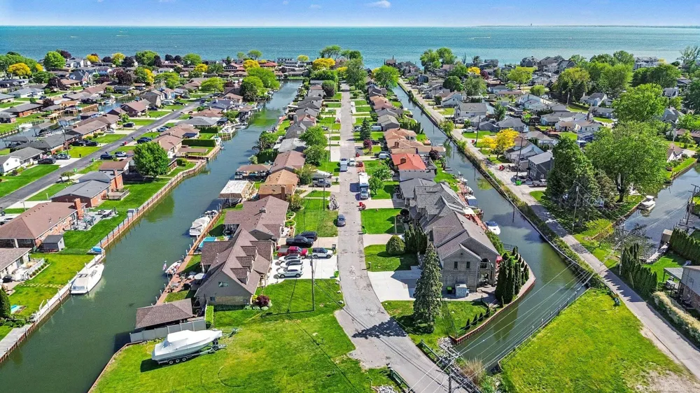38035 Pointe Rosa Street Harrison Charter Township, MI 48045