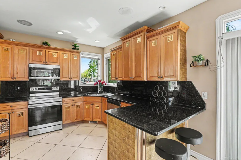 38035 Pointe Rosa Street Harrison Charter Township, MI 48045