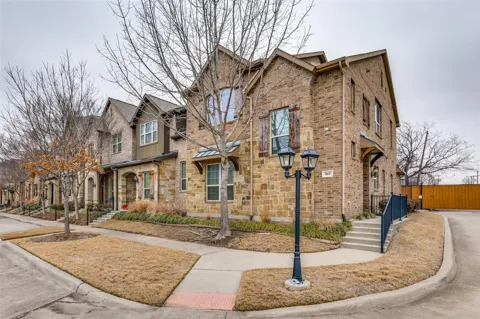 869 Rohan Drive