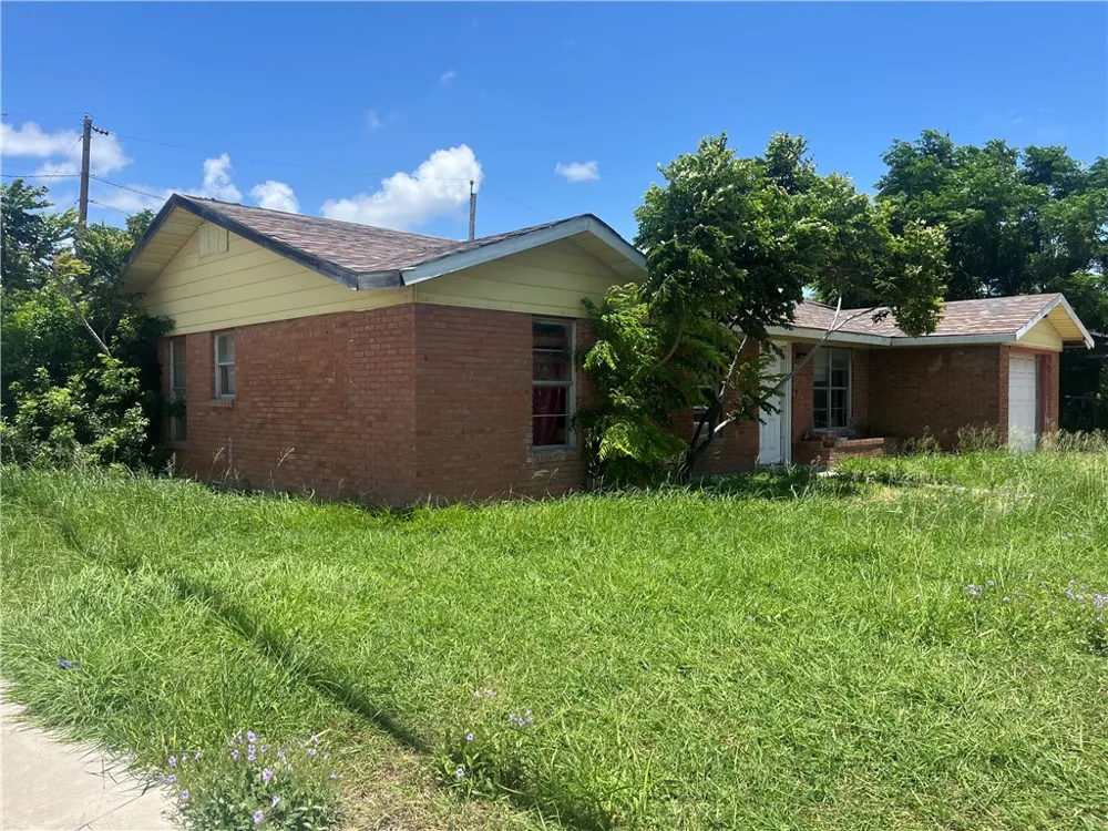 1649 Pinewood Drive Corpus Christi, TX 78412