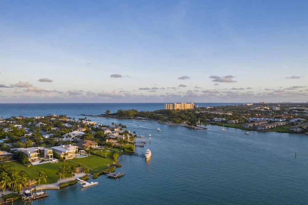 48 Live Oak Circle Jupiter, FL 33469