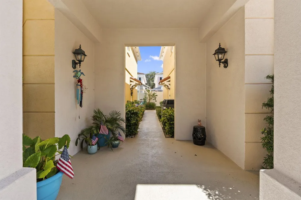 48 Live Oak Circle Jupiter, FL 33469