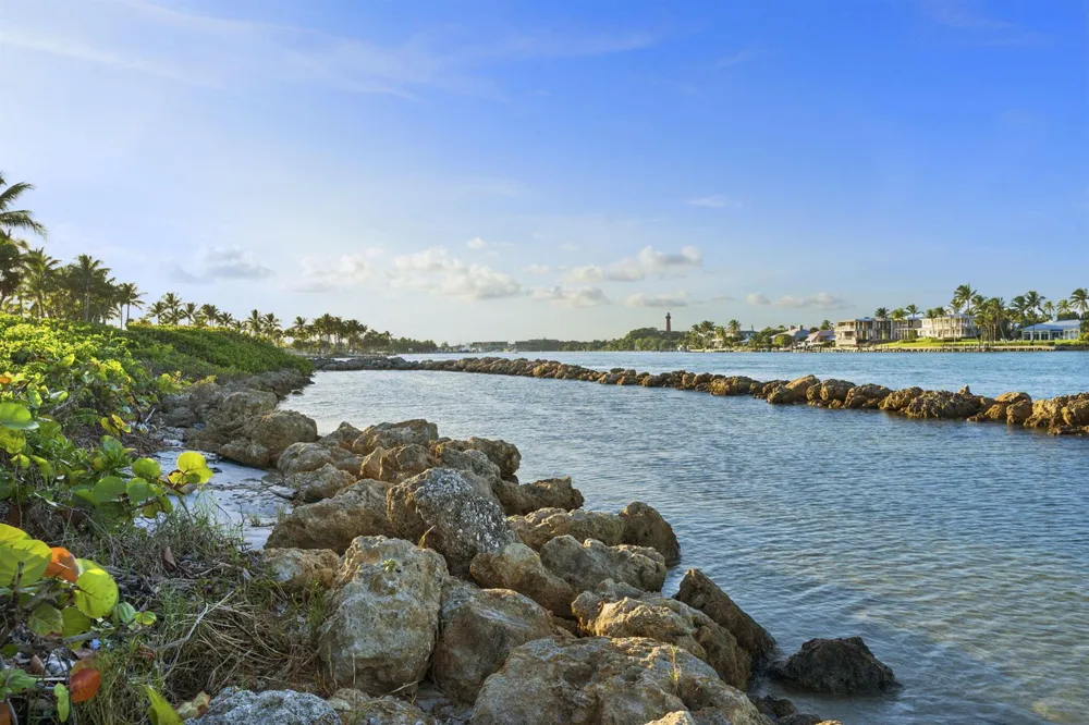 48 Live Oak Circle Jupiter, FL 33469