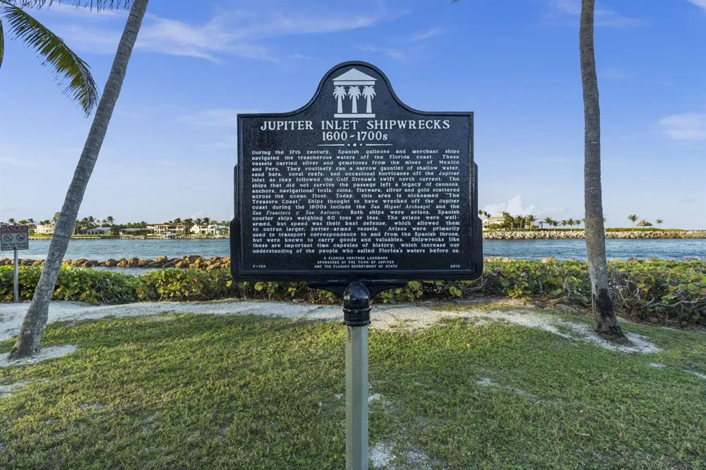 48 Live Oak Circle Jupiter, FL 33469