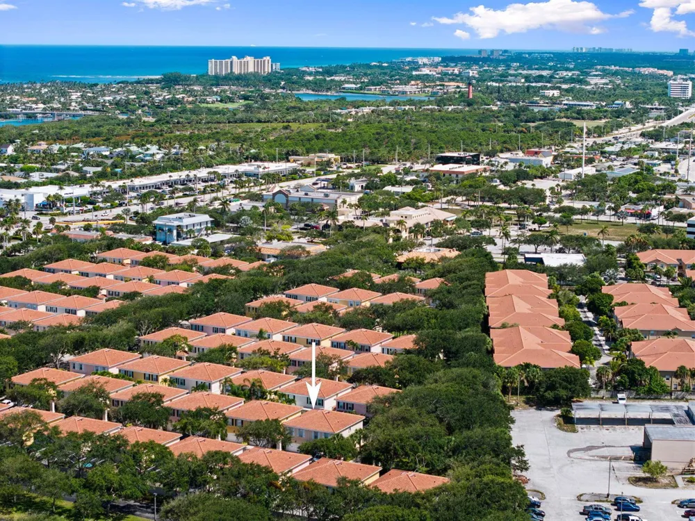 48 Live Oak Circle Jupiter, FL 33469