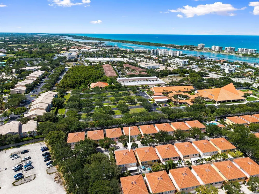 48 Live Oak Circle Jupiter, FL 33469