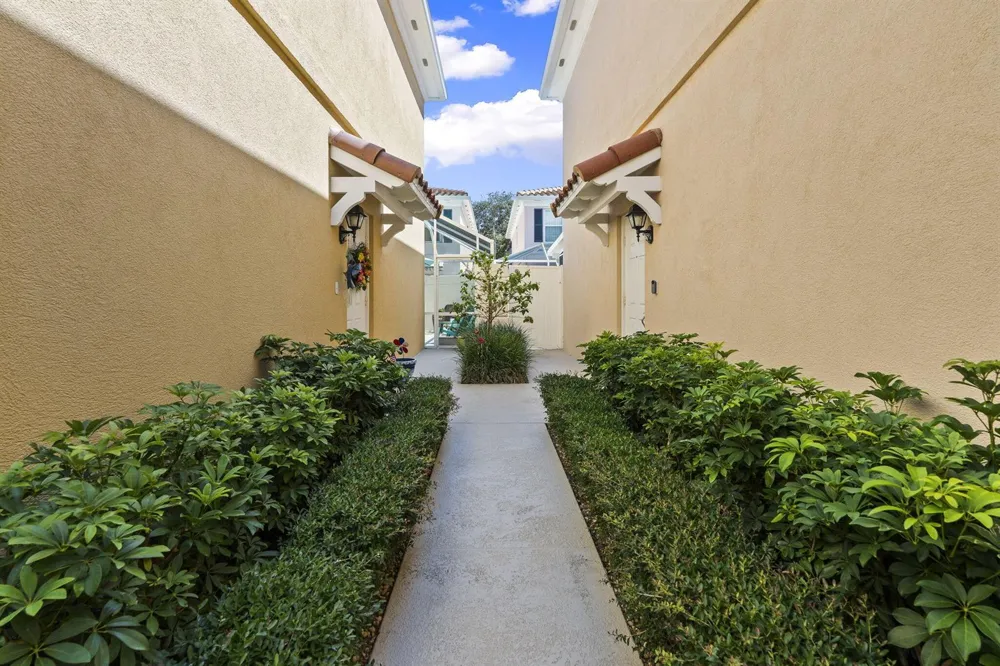 48 Live Oak Circle Jupiter, FL 33469