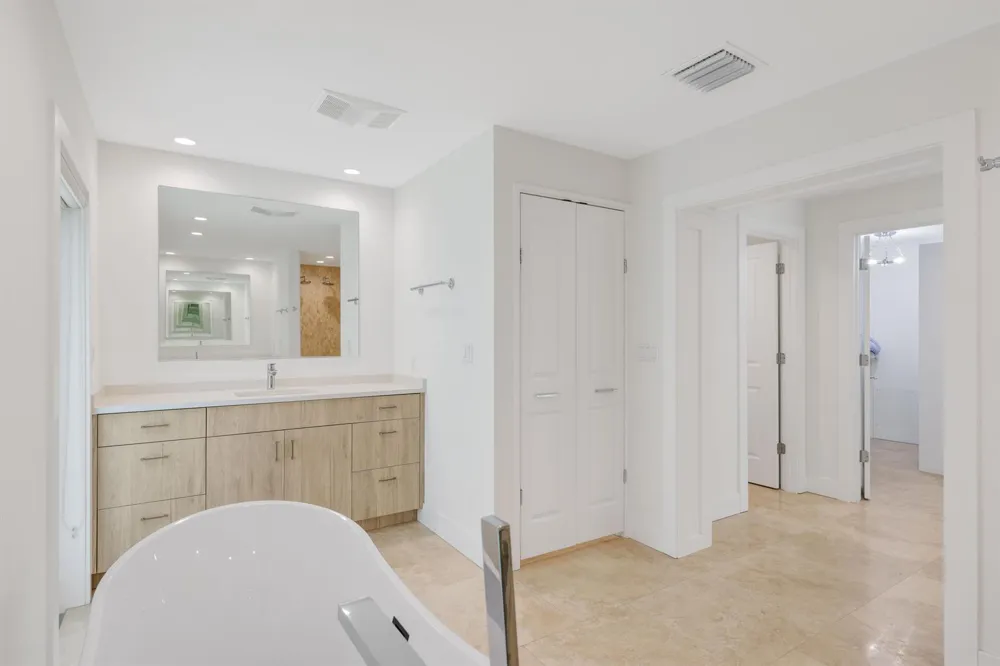 1386 S Atlantic Drive Lantana, FL 33462