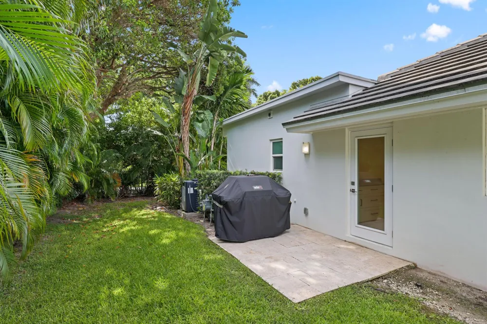 1386 S Atlantic Drive Lantana, FL 33462