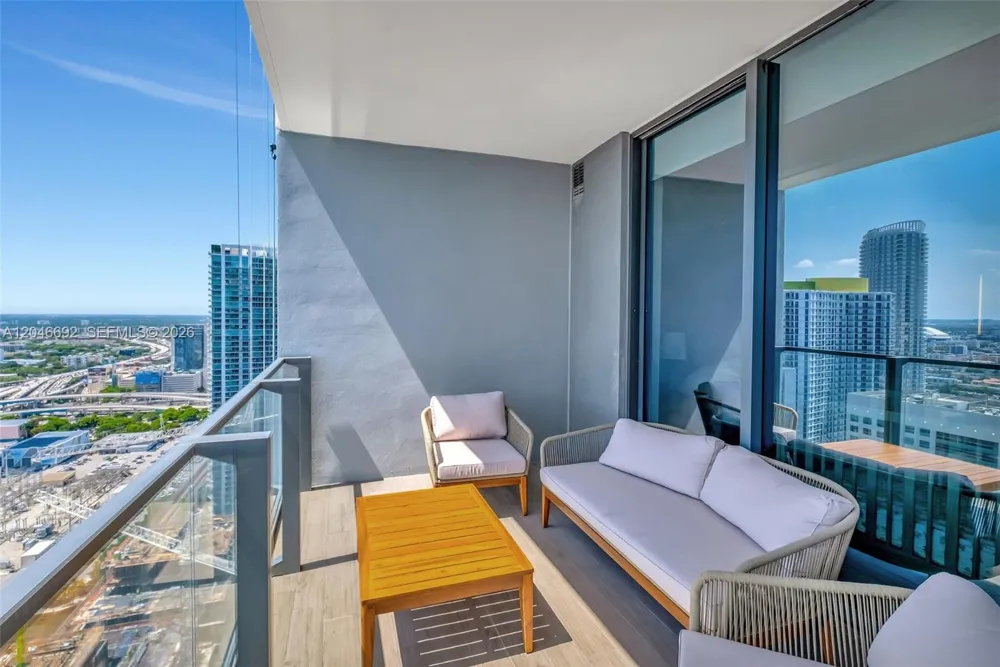 88 SW 7th St #3604 Miami, FL 33130