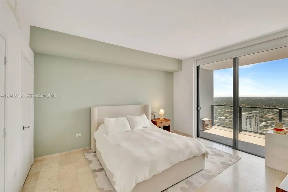 88 SW 7th St #3604 Miami, FL 33130