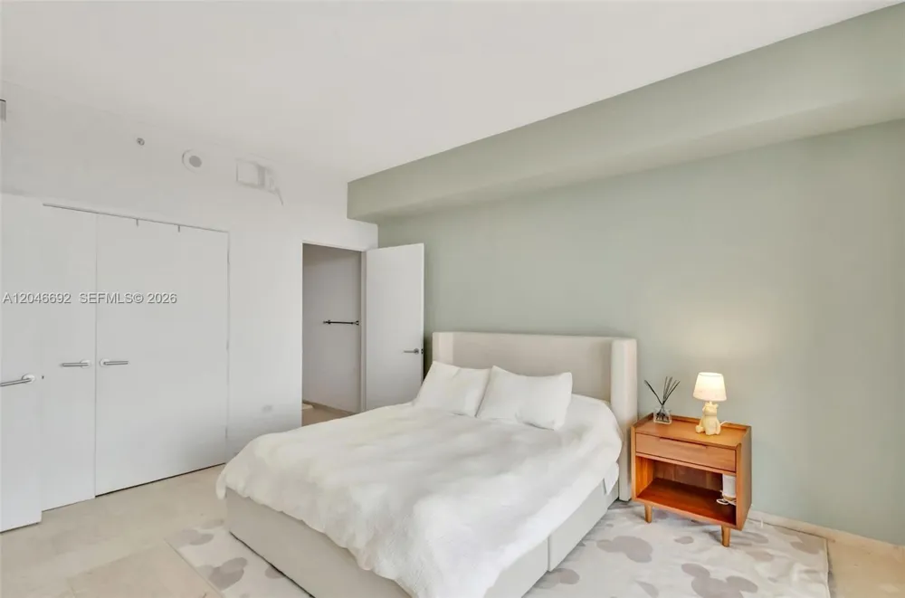 88 SW 7th St #3604 Miami, FL 33130