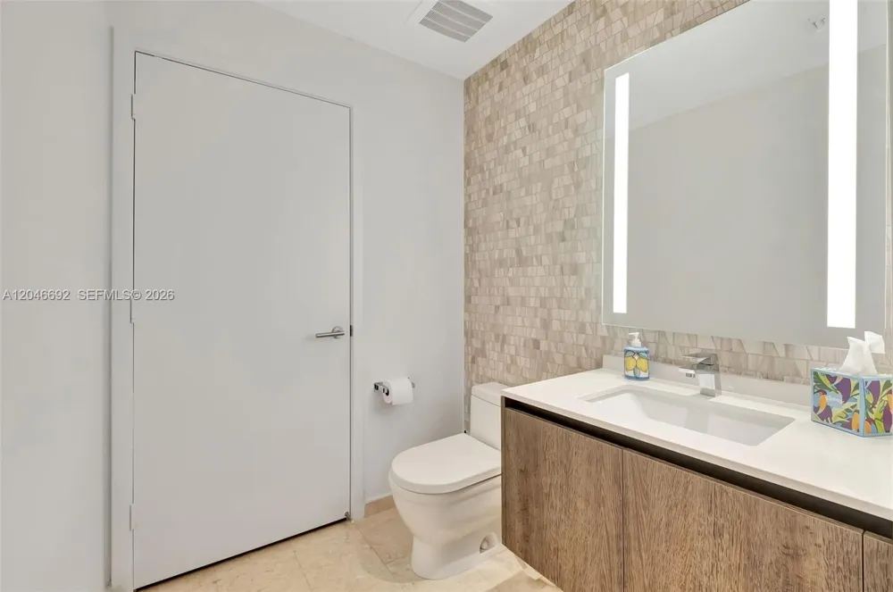 88 SW 7th St #3604 Miami, FL 33130