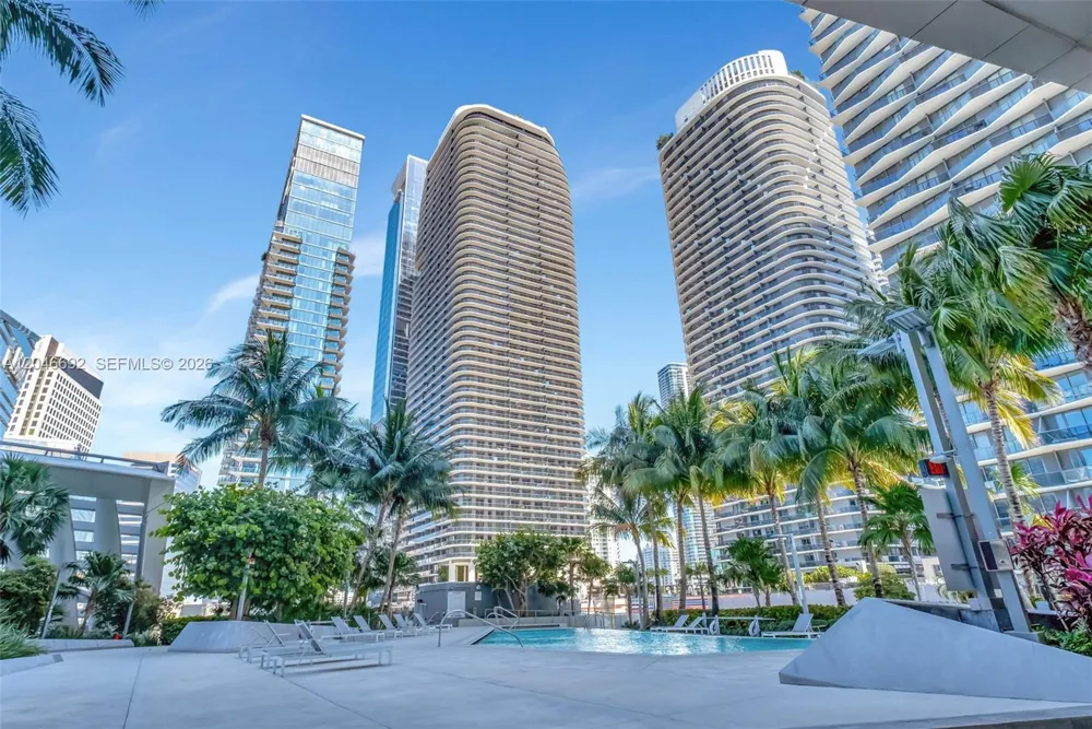 88 SW 7th St #3604 Miami, FL 33130