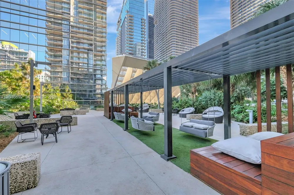 88 SW 7th St #3604 Miami, FL 33130