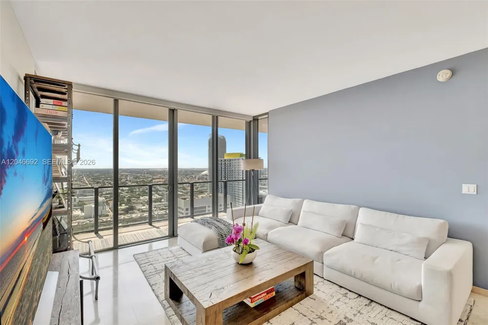 88 SW 7th St #3604 Miami, FL 33130