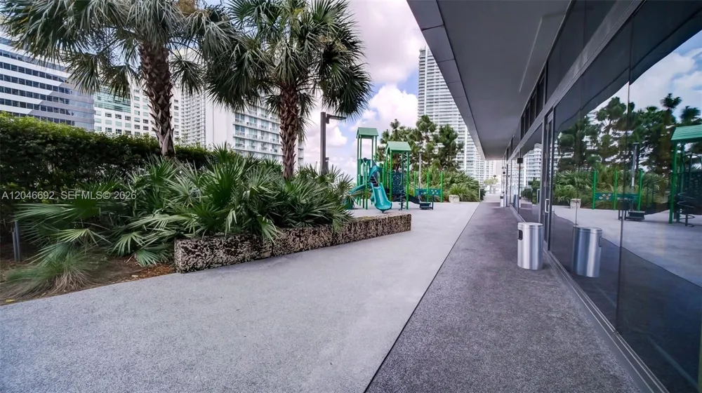88 SW 7th St #3604 Miami, FL 33130